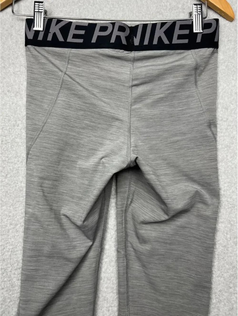 Nike Pro Tight Fit Crop Length Training Leggings Dri fit Womens M Running Gray